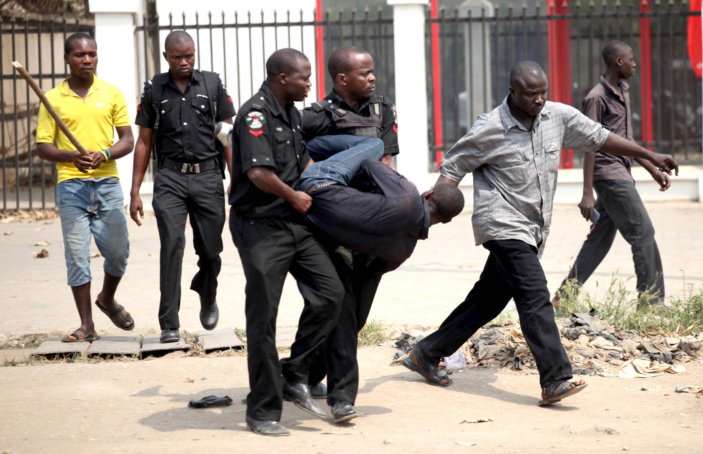 a man arrested by the nigerian police